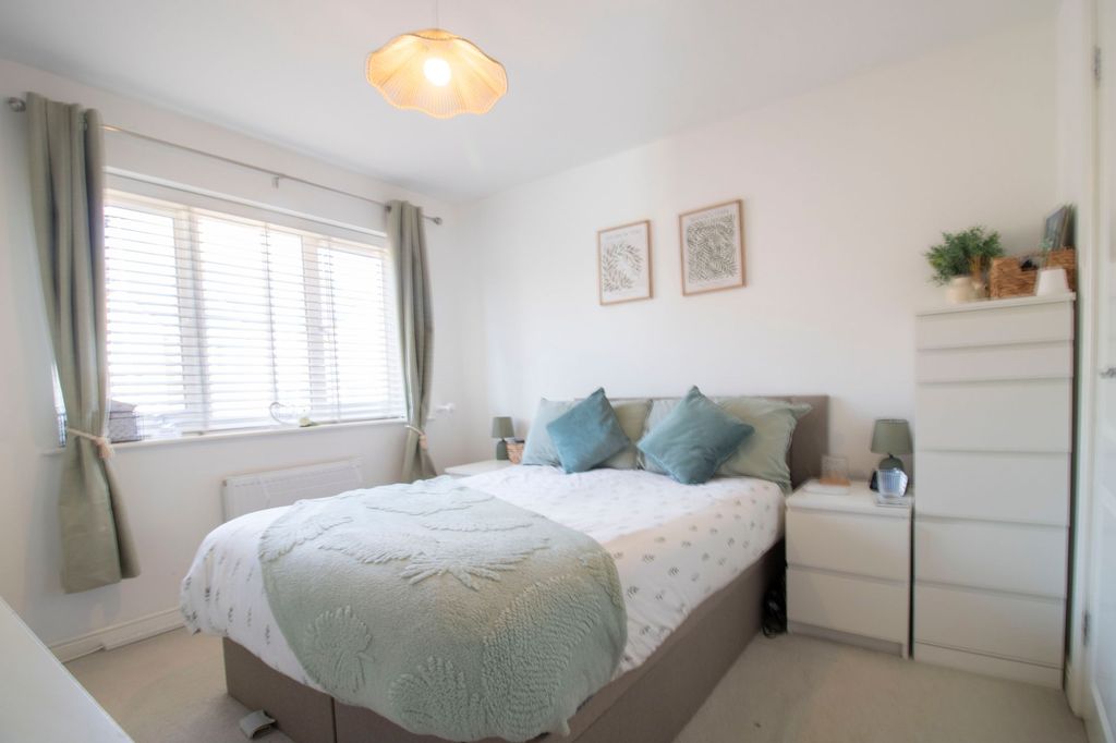 Additional image 14 of 3 bed semi-detached house for saleFfordd Penallta, Gellihaf NP12