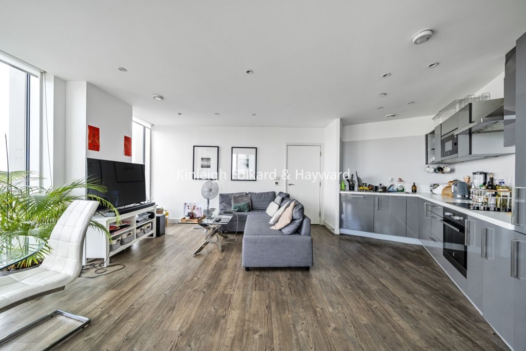 Property photo 3 of 17 66457Fee-75B2-4F2c-9