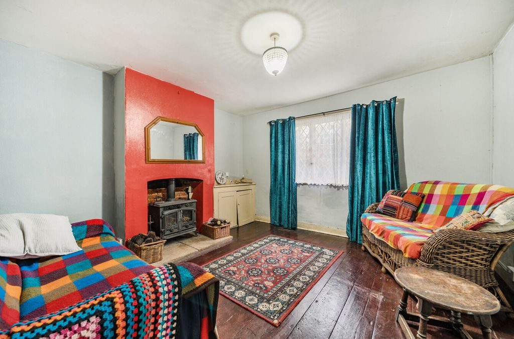 Property photo 2 of 15 1377367-8-690Df6E...