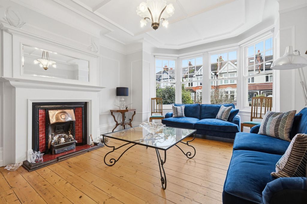 Property photo 2 of 35