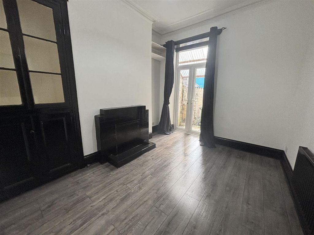 Property photo 3 of 12 Bedroom1