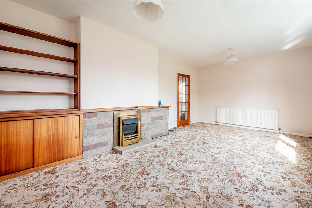 Property photo 3 of 22 Lounge