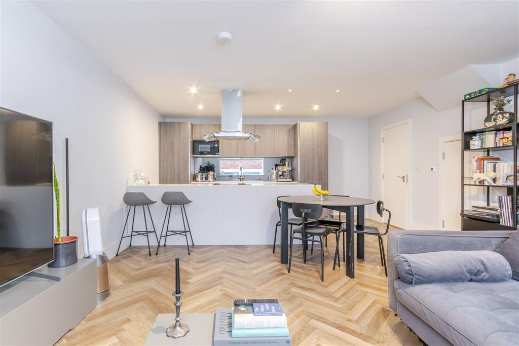 Property photo 3 of 22 Liv Kit.Jpg