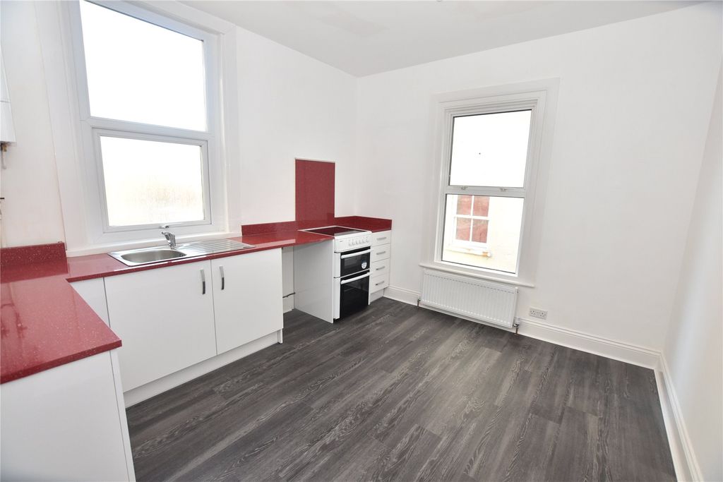 Property photo 2 of 8 Kitchen