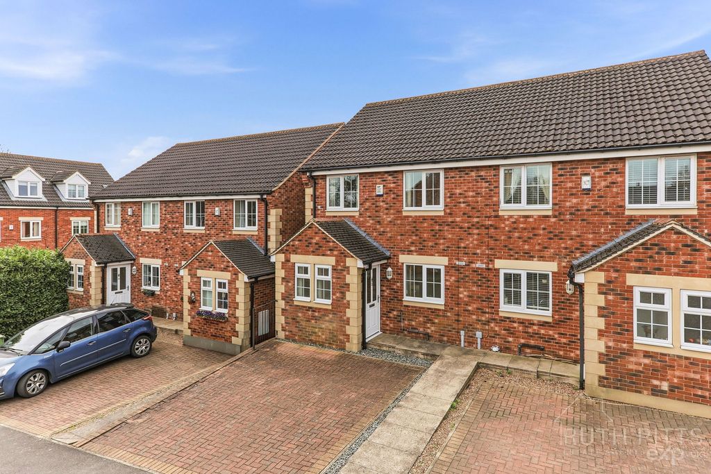 Property photo 2 of 27