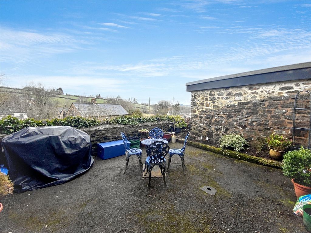 Property photo 3 of 11 Garden