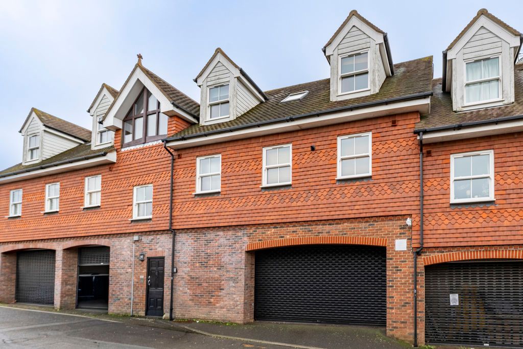 Property photo 1 of 10 Photo 2