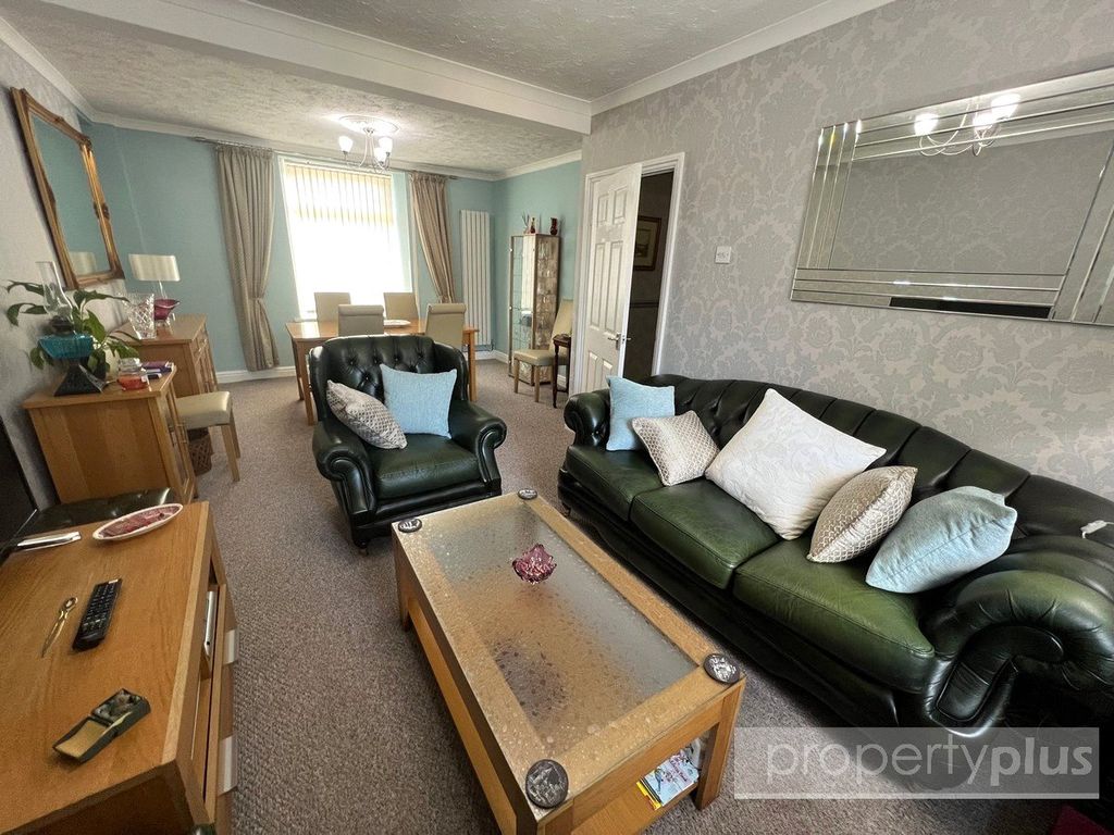 Property photo 2 of 17 Picture No. 14