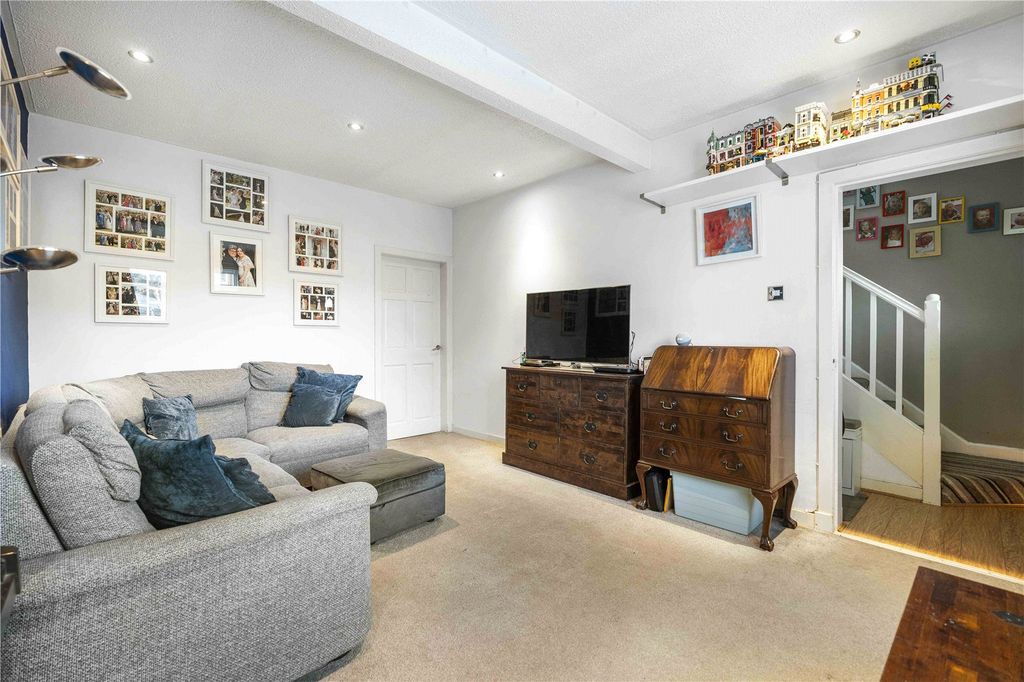 Property photo 3 of 27 Richmond Terrace 3