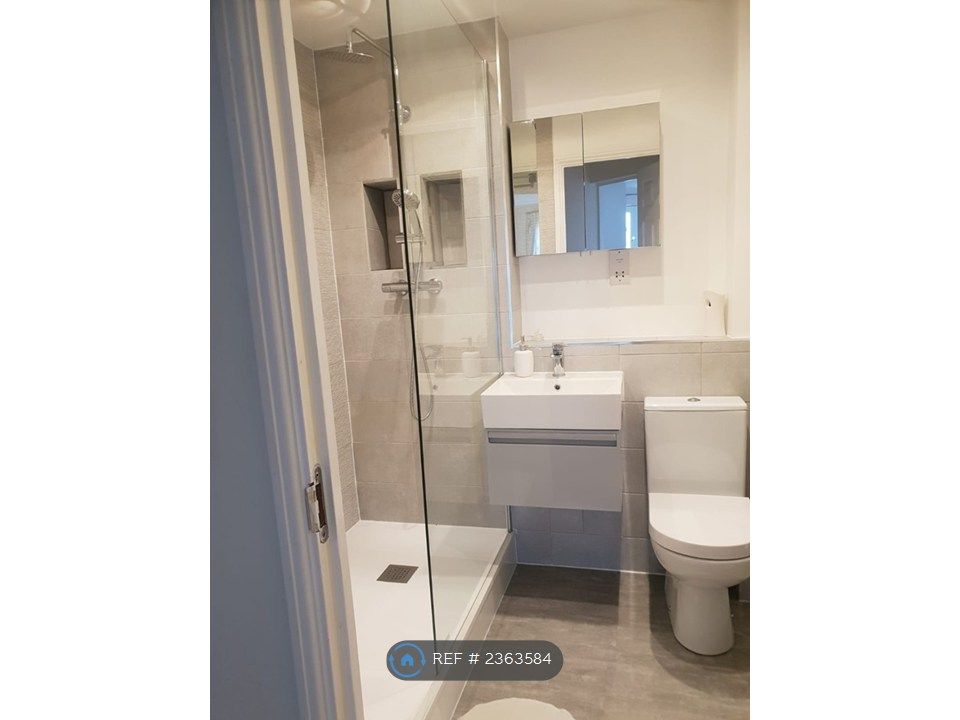 Property photo 3 of 10 Main Bathroom