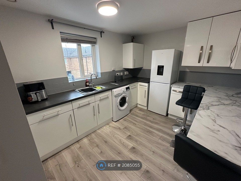 Property photo 3 of 17 Kitchen