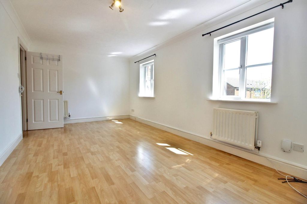 Property photo 2 of 8