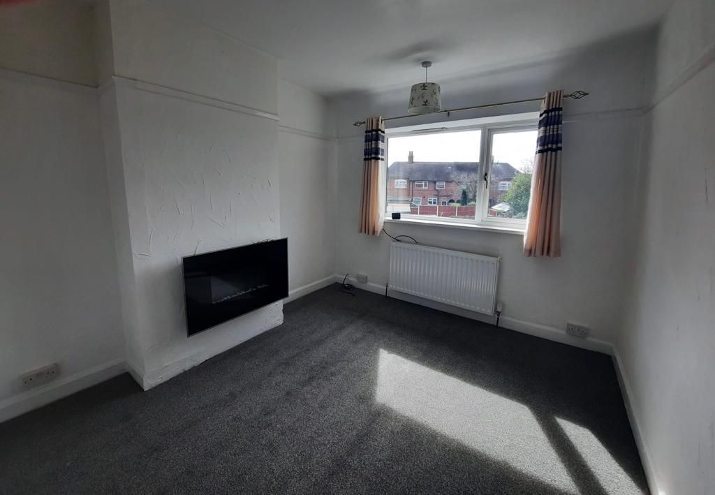 Property photo 2 of 7 Linden Grove Lounge.Jpg