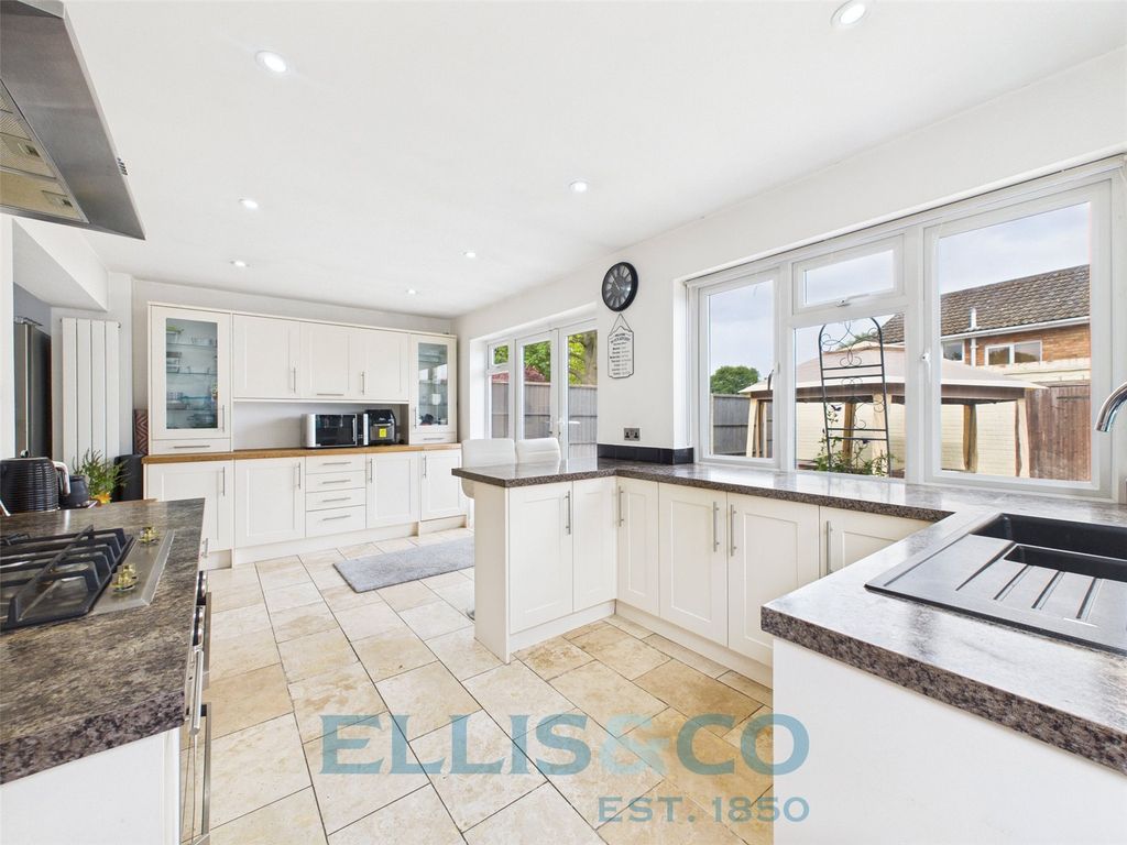 Property photo 2 of 14 Picture No. 11