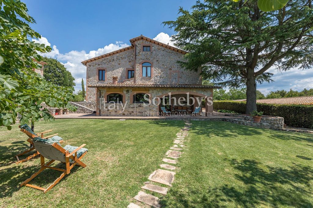 Property photo 2 of 31