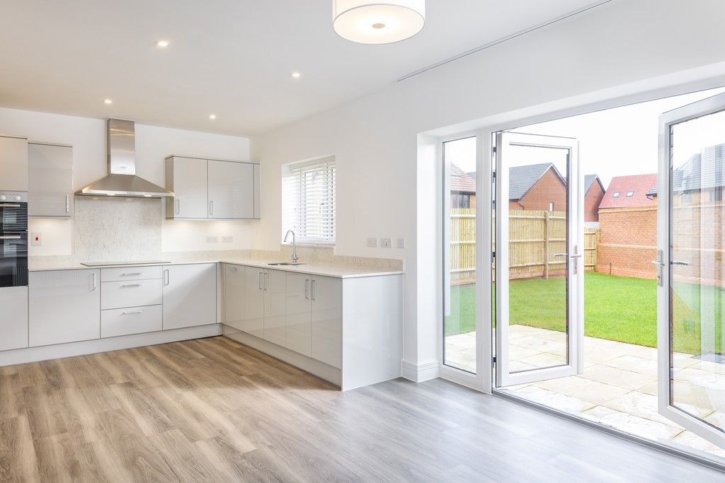 Property photo 2 of 12 Cross Trees Park, Shrivenham