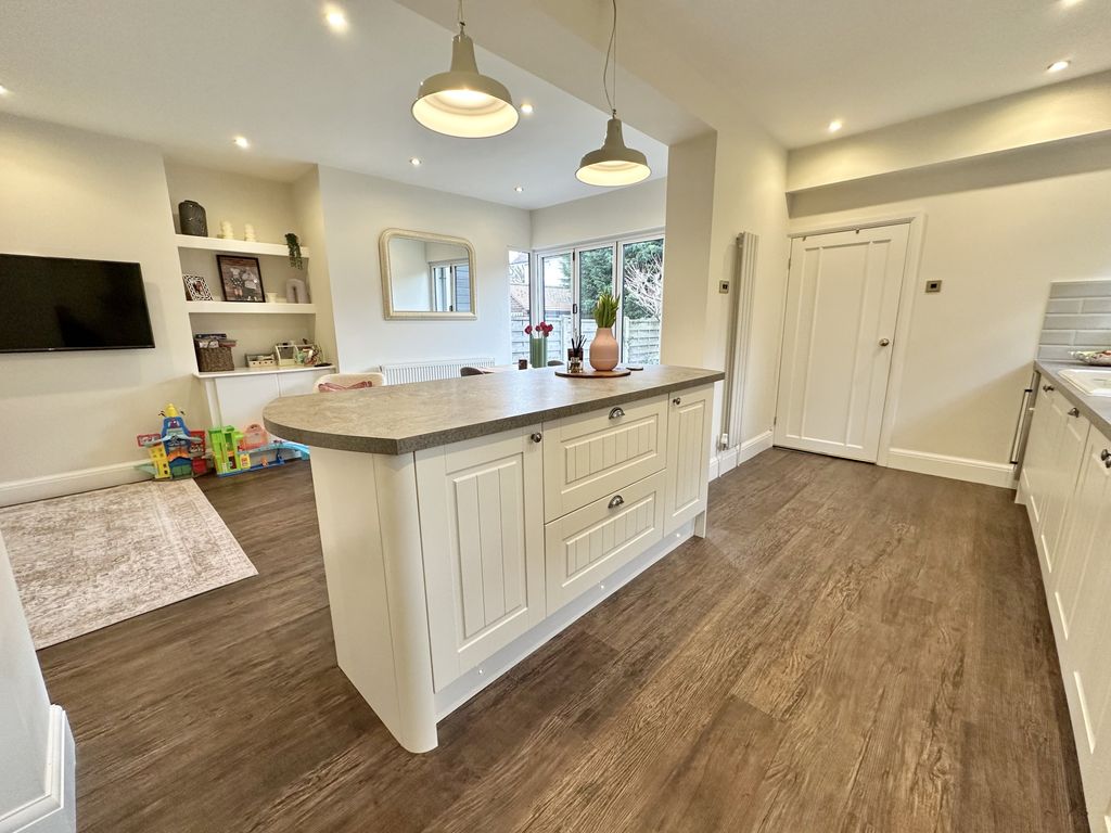 Property photo 3 of 27