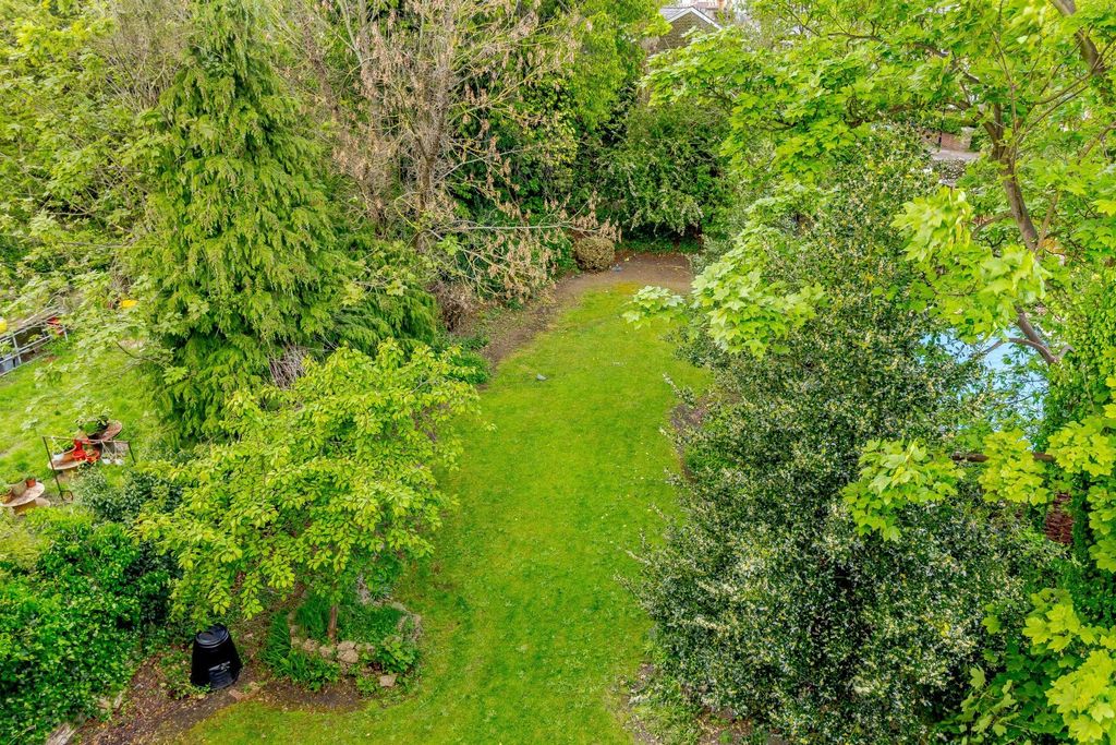 Property photo 2 of 9 Photo 05