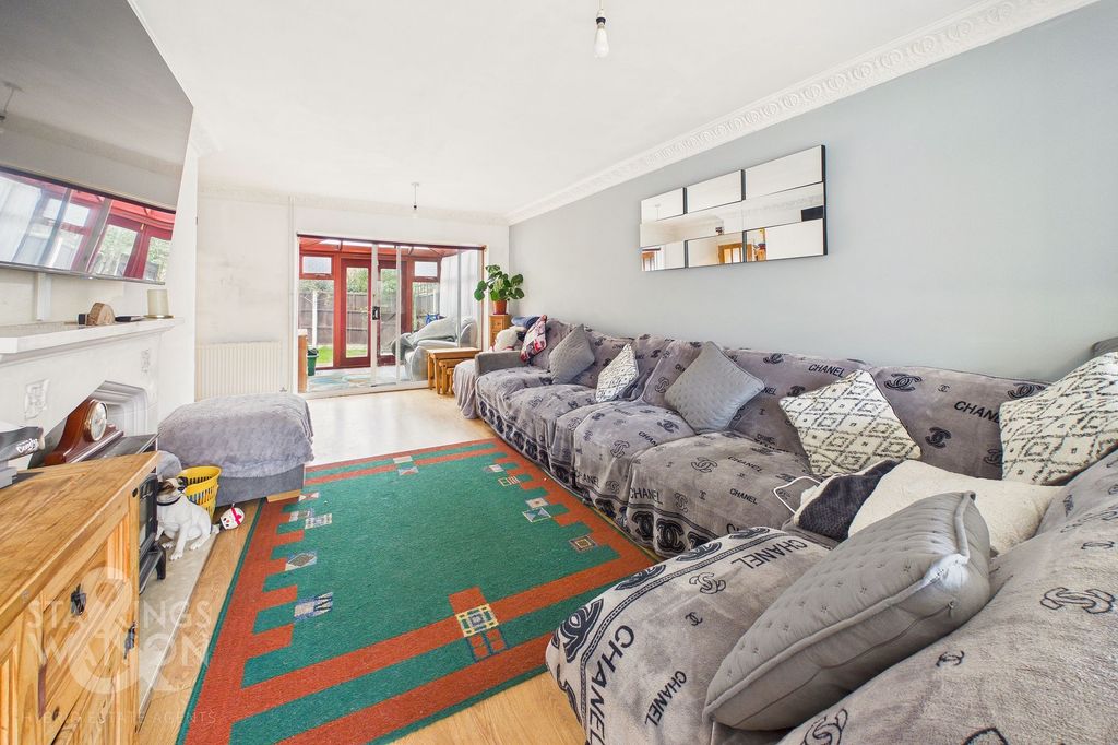 Property photo 2 of 23