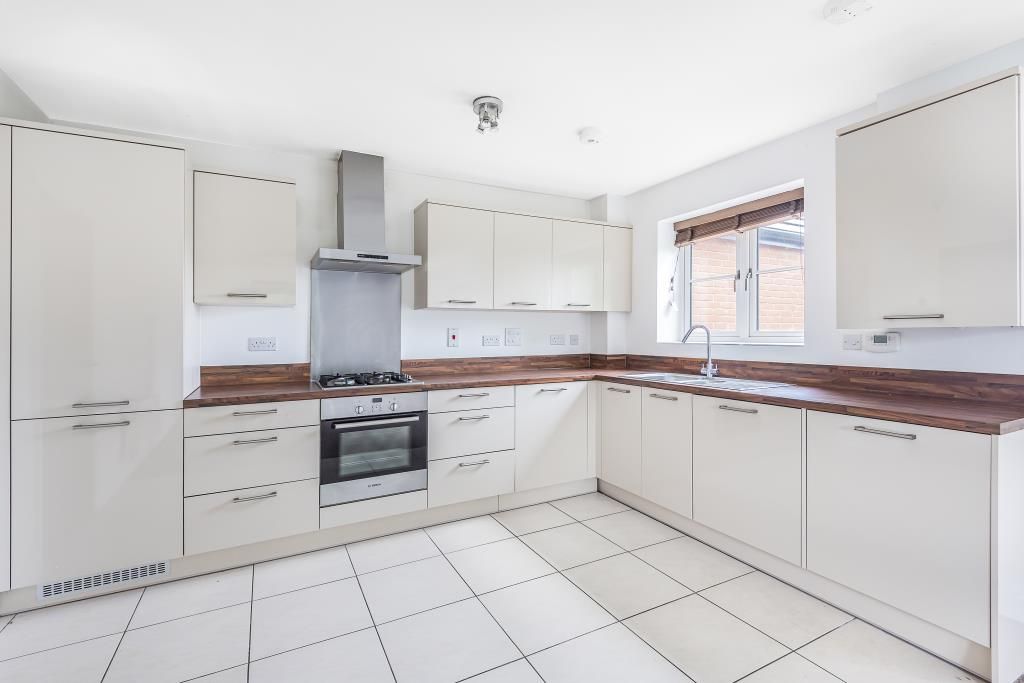 Property photo 3 of 10 Kitchen