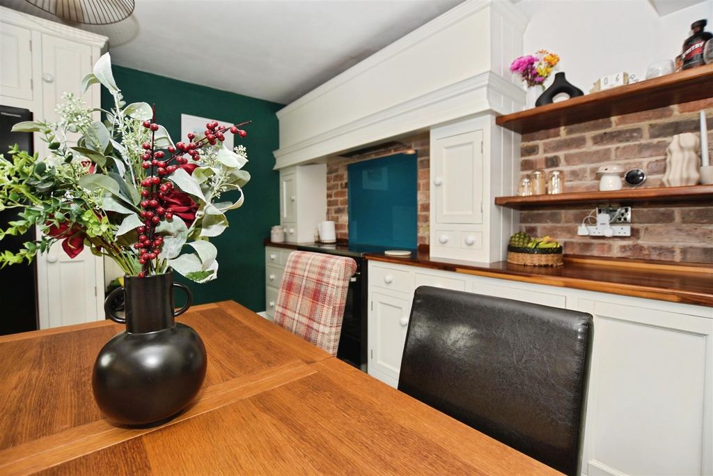 Property photo 2 of 28 73E40218-Dining 20Close.Jpg