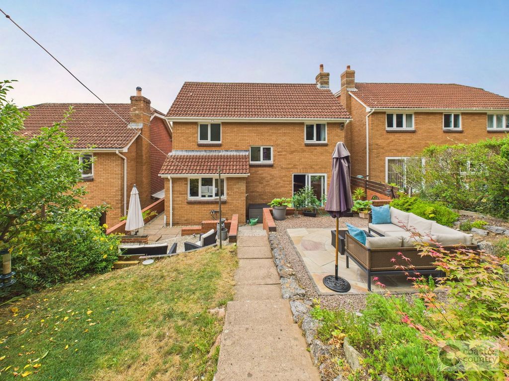 Property photo 2 of 25