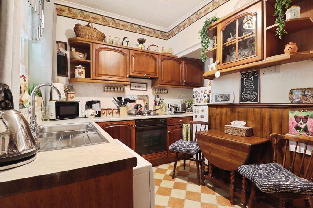 Property photo 3 of 12 Kitchen