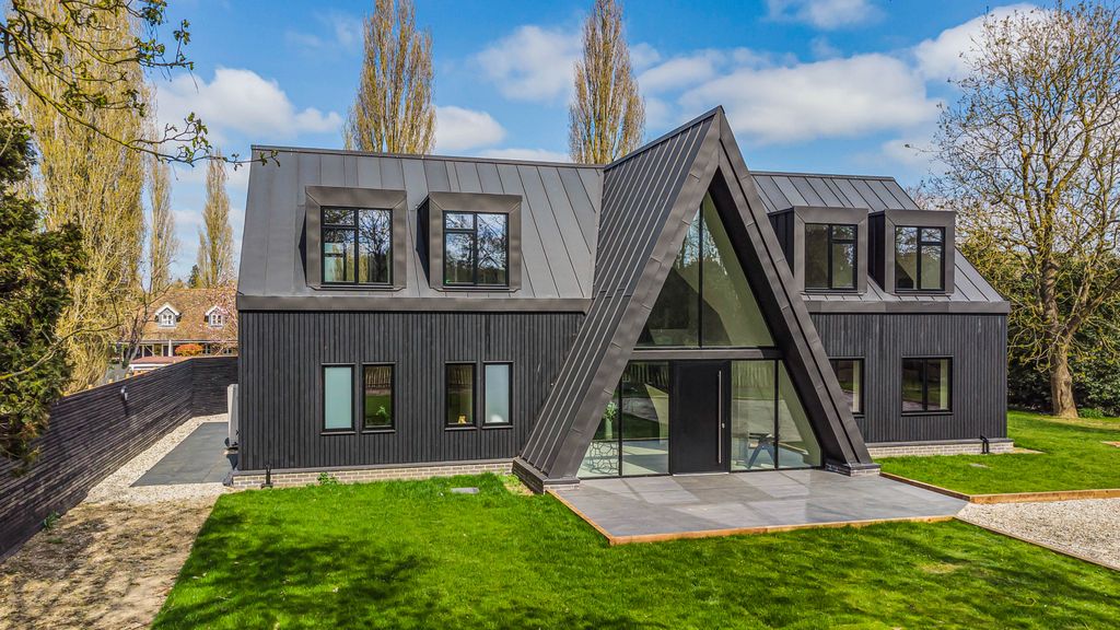 Property photo 2 of 42