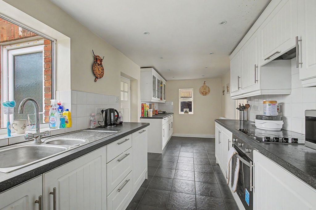 Property photo 2 of 25