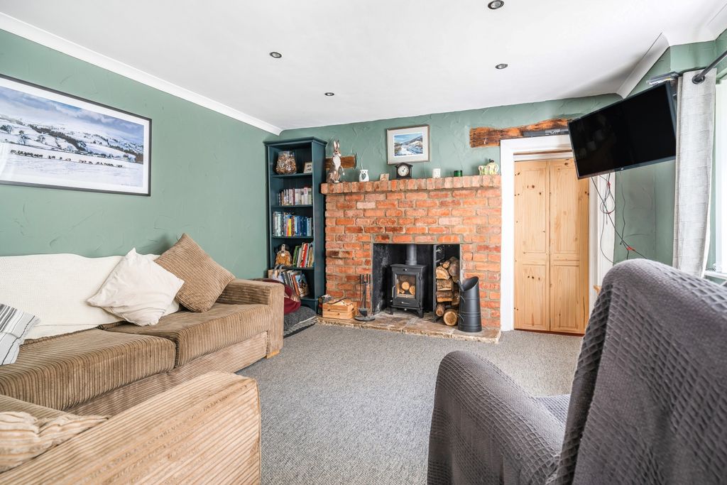 Property photo 3 of 21 1031615 (2)