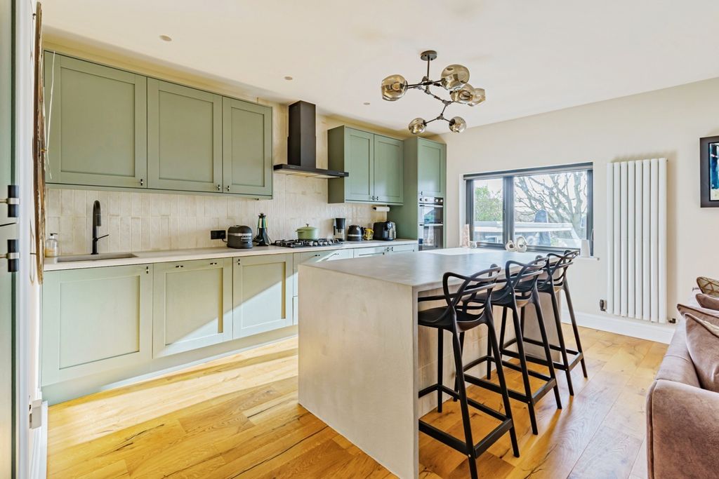 Property photo 3 of 34 Kitchen