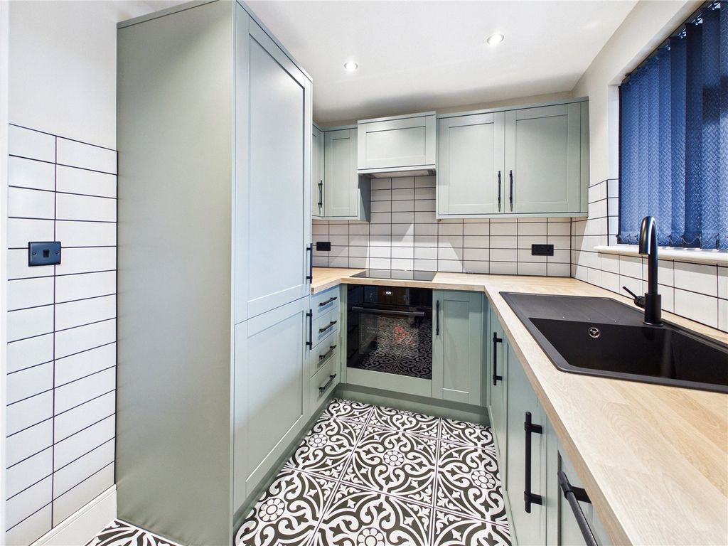 Property photo 1 of 10 Kitchen