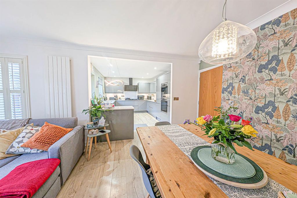 Property photo 3 of 21 Dining Room 3.Jpg