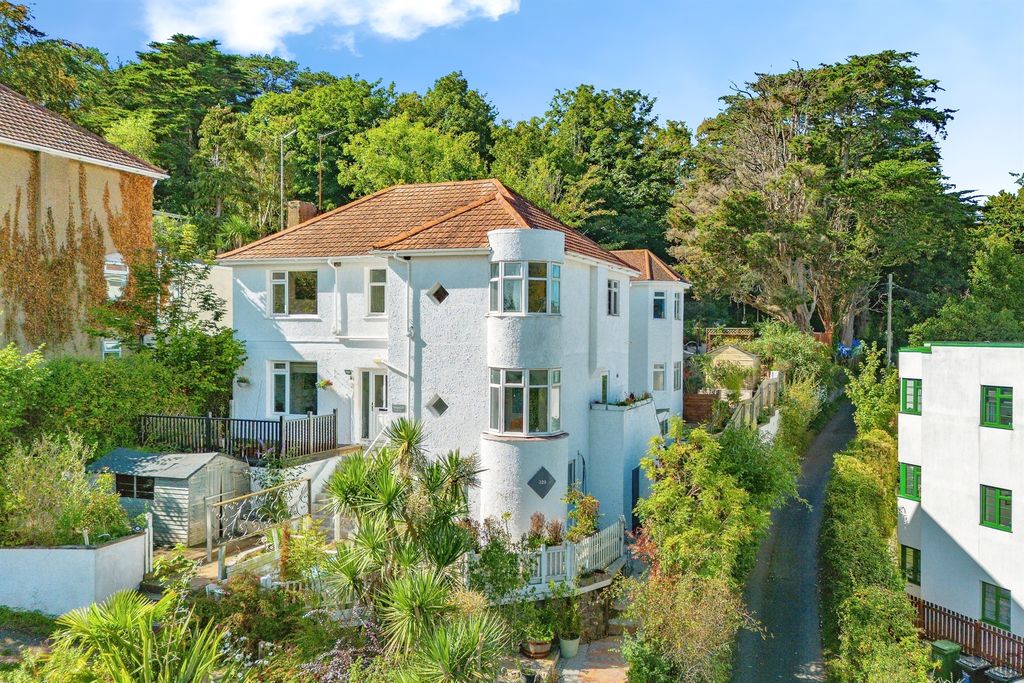 Property photo 2 of 23