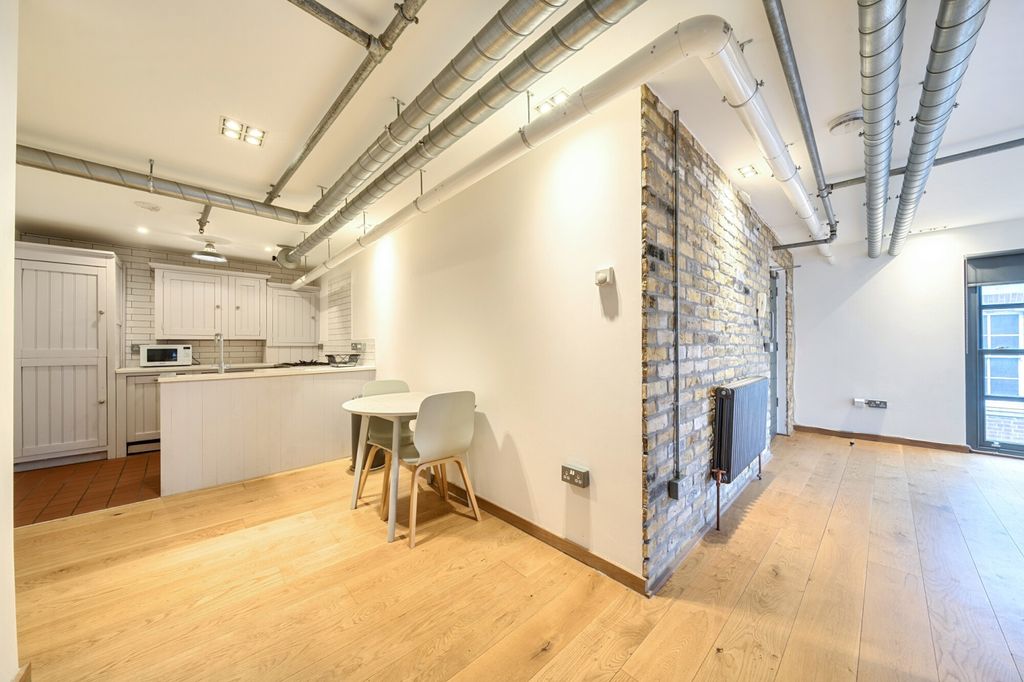 Property photo 3 of 23 1369787-7-68ee620...