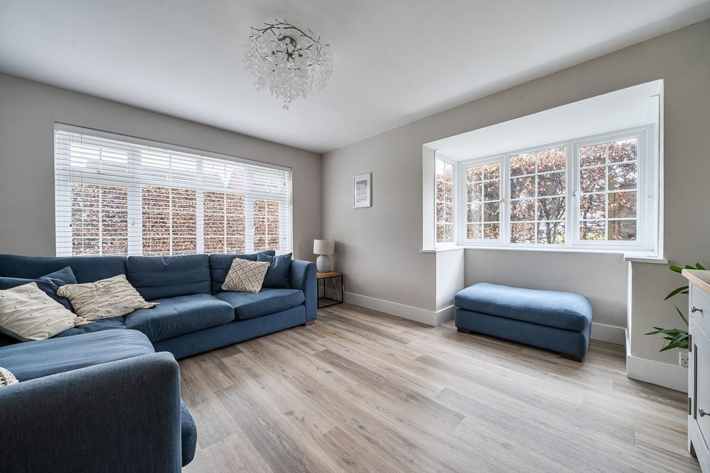 Property photo 3 of 17 Sitting Room