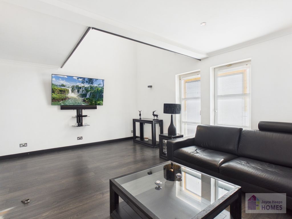 Property photo 3 of 51