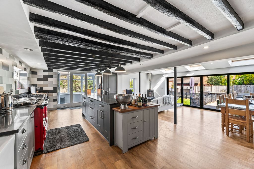 Property photo 3 of 44