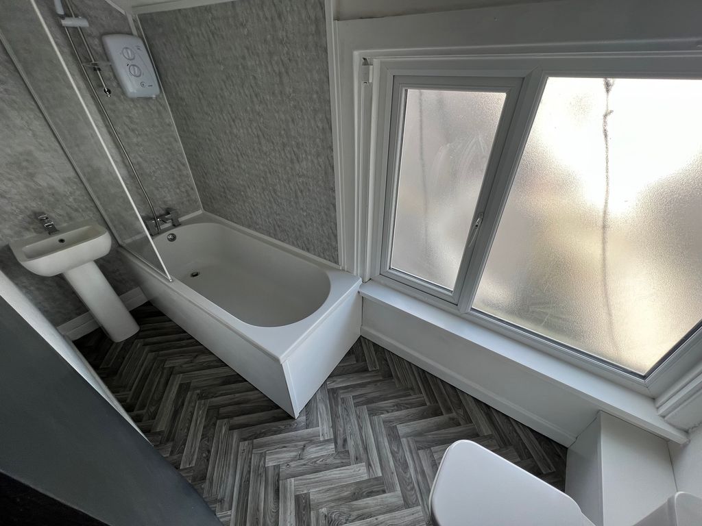 Property photo 3 of 4 Bathroom