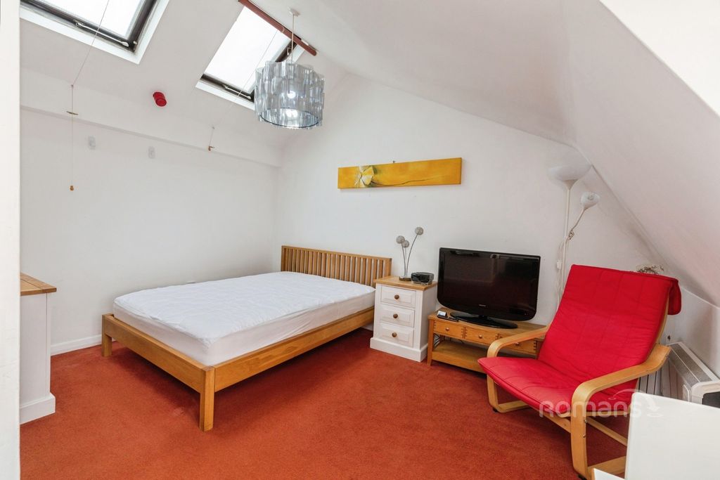 Property photo 3 of 6 Pbox-Img.Jpg