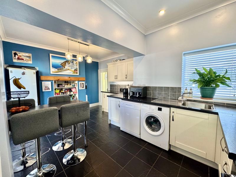 Property photo 1 of 20 Photo 9