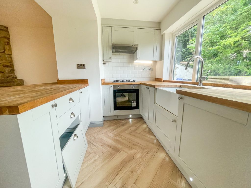 Property photo 2 of 11 Kitchen