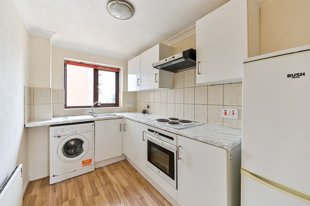 Property photo 3 of 7 Kitchen