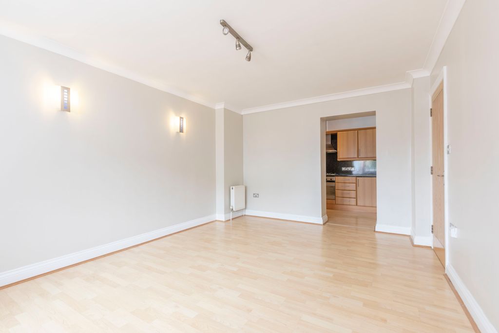 Property photo 3 of 8