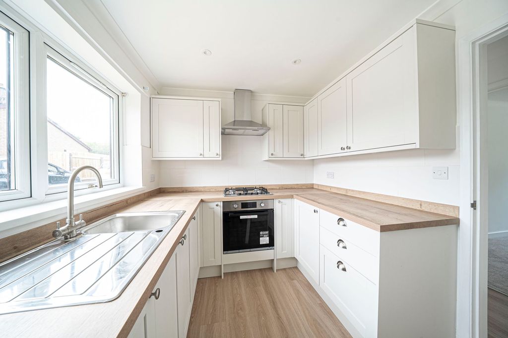 Property photo 2 of 19 Kitchen