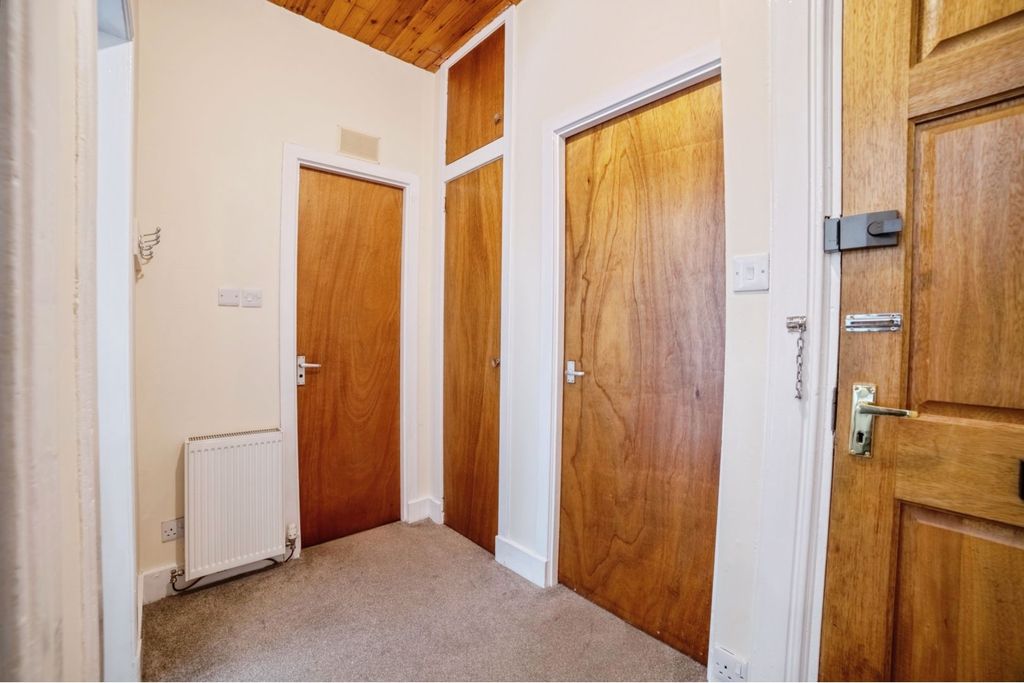 Property photo 3 of 15 Hall