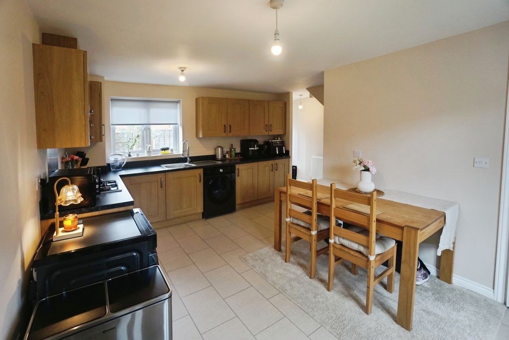 Property photo 2 of 19 Kitchen Diner