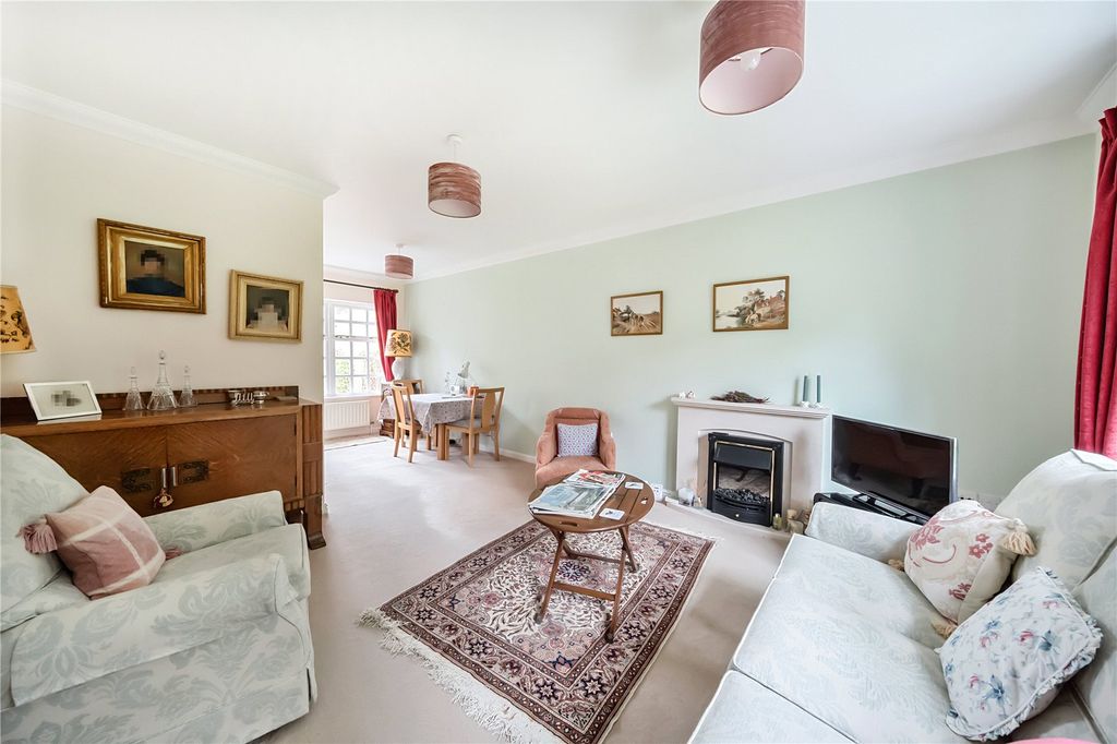 Property photo 2 of 10 Sitting Room