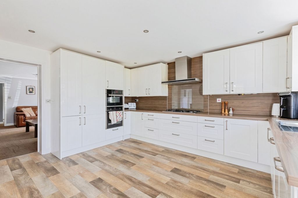 Property photo 3 of 22 Pbox-Img.Jpg