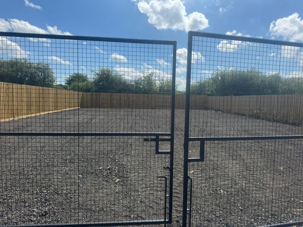 Property photo 1 of 2 Yard
